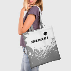 Сумка-шопер Suzuki speed на светлом фоне со следами шин: симво, цвет: 3D-принт — фото 2