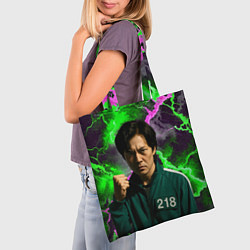 Сумка-шопер Игра в кальмара - игрок 218 с кулаком, цвет: 3D-принт — фото 2