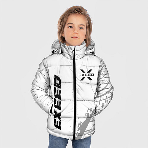Зимняя куртка для мальчика Exeed speed на светлом фоне со следами шин: надпис / 3D-Черный – фото 3