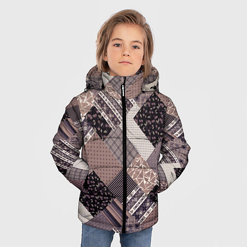 Зимняя куртка для мальчика Коричневый узор в стиле фолк-пэчворк / 3D-Черный – фото 3