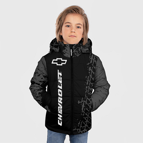 Зимняя куртка для мальчика Chevrolet speed на темном фоне со следами шин: по- / 3D-Черный – фото 3