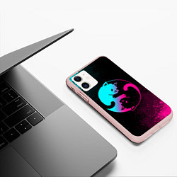 Чехол iPhone 11 матовый ИНЬ ЯНЬ НЕОНОВЫЕ КОТИКИ, цвет: 3D-светло-розовый — фото 2