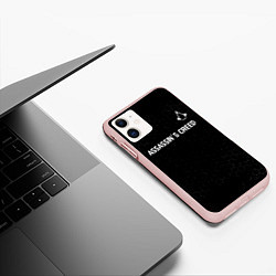 Чехол iPhone 11 матовый Assassins Creed Glitch на темном фоне, цвет: 3D-светло-розовый — фото 2