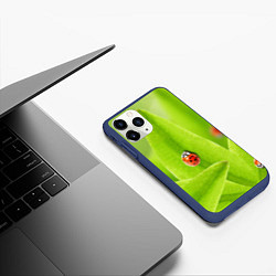Чехол iPhone 11 Pro матовый Жучки на травке, цвет: 3D-тёмно-синий — фото 2
