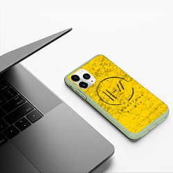 Чехол iPhone 11 Pro матовый 21 Pilots: Yellow Grunge, цвет: 3D-салатовый — фото 2