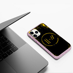 Чехол iPhone 11 Pro матовый 21 Pilots: Yellow & Black, цвет: 3D-розовый — фото 2