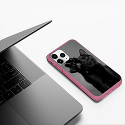 Чехол iPhone 11 Pro матовый Черный котик, цвет: 3D-малиновый — фото 2