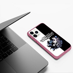 Чехол iPhone 11 Pro матовый Hollow Knight Black & White, цвет: 3D-малиновый — фото 2