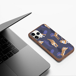 Чехол iPhone 11 Pro матовый Тигриный прайд, цвет: 3D-коричневый — фото 2