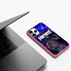 Чехол iPhone 11 Pro матовый FORTNITE x RAVEN, цвет: 3D-малиновый — фото 2