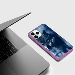 Чехол iPhone 11 Pro матовый Красивый волк, цвет: 3D-фиолетовый — фото 2