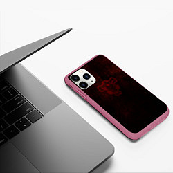 Чехол iPhone 11 Pro матовый Черный клевер, цвет: 3D-малиновый — фото 2