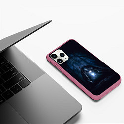 Чехол iPhone 11 Pro матовый Странник в лесу, цвет: 3D-малиновый — фото 2
