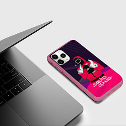 Чехол iPhone 11 Pro матовый Игра в кальмара - с милым котиком, цвет: 3D-малиновый — фото 2