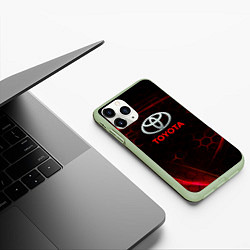 Чехол iPhone 11 Pro матовый Toyota Неоновые соты, цвет: 3D-салатовый — фото 2
