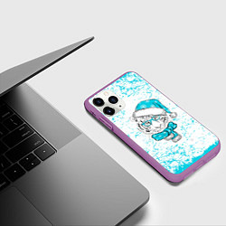 Чехол iPhone 11 Pro матовый Зимний Тигр в шарфе, цвет: 3D-фиолетовый — фото 2