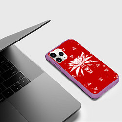 Чехол iPhone 11 Pro матовый КРАСНЫЙ СВИТЕР ВЕДЬМАК НОВОГОДНИЙ, цвет: 3D-фиолетовый — фото 2
