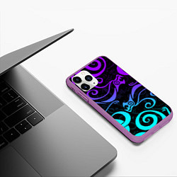 Чехол iPhone 11 Pro матовый НЕОНОВОЕ ТАТУ ДРАКЕНА УЗОР, цвет: 3D-фиолетовый — фото 2