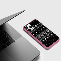 Чехол iPhone 11 Pro матовый НОВОГОДНИЙ СВИТЕР UNDERTALE SANS ЧЁРНЫЙ, цвет: 3D-малиновый — фото 2
