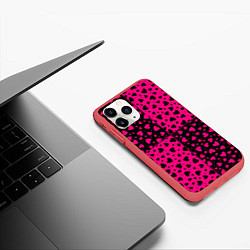 Чехол iPhone 11 Pro матовый Черно-Розовые сердца, цвет: 3D-красный — фото 2