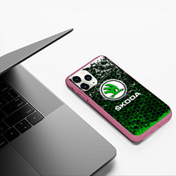 Чехол iPhone 11 Pro матовый Skoda: Соты, цвет: 3D-малиновый — фото 2