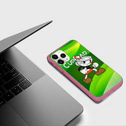 Чехол iPhone 11 Pro матовый Хитрая чашечка cuphead, цвет: 3D-малиновый — фото 2