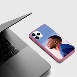 Чехол iPhone 11 Pro матовый Футболист Килиан Мбаппе, цвет: 3D-малиновый — фото 2