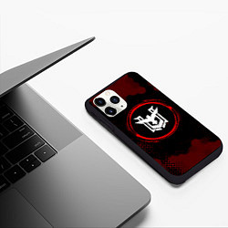 Чехол iPhone 11 Pro матовый Символ Free Fire и краска вокруг на темном фоне, цвет: 3D-черный — фото 2