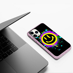 Чехол iPhone 11 Pro матовый Смайлик - неоновые брызги, цвет: 3D-розовый — фото 2