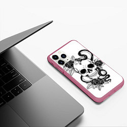 Чехол iPhone 11 Pro матовый Череп и Мамба и чёрные розы, цвет: 3D-малиновый — фото 2