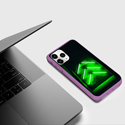Чехол iPhone 11 Pro матовый Неоновые зелёные стрелки во тьме, цвет: 3D-фиолетовый — фото 2