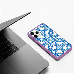 Чехол iPhone 11 Pro матовый Гжель рисунок цветы, цвет: 3D-фиолетовый — фото 2