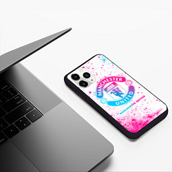 Чехол iPhone 11 Pro матовый Manchester United neon gradient style, цвет: 3D-черный — фото 2