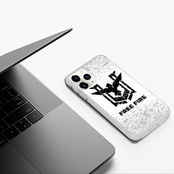 Чехол iPhone 11 Pro матовый Free Fire с потертостями на светлом фоне, цвет: 3D-белый — фото 2