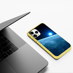 Чехол iPhone 11 Pro матовый Яркая звезда над горизонтом - космос, цвет: 3D-желтый — фото 2