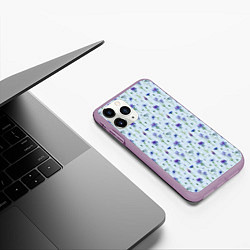 Чехол iPhone 11 Pro матовый Синие и фиолетовые цветы на голубой клетке, цвет: 3D-сиреневый — фото 2