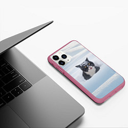 Чехол iPhone 11 Pro матовый Кот встречает свой Новый Год, цвет: 3D-малиновый — фото 2