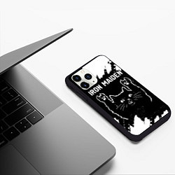 Чехол iPhone 11 Pro матовый Группа Iron Maiden и рок кот, цвет: 3D-черный — фото 2
