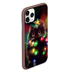 Чехол iPhone 11 Pro матовый Новогодний котик с гирляндой, цвет: 3D-коричневый — фото 2