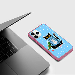Чехол iPhone 11 Pro матовый Котик в свитере под снегопадом - синий, цвет: 3D-малиновый — фото 2