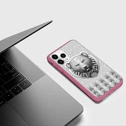 Чехол iPhone 11 Pro матовый Медведь чёрно-белый барельеф с этническим орнамент, цвет: 3D-малиновый — фото 2