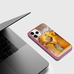 Чехол iPhone 11 Pro матовый Влюблённые капибары, цвет: 3D-малиновый — фото 2