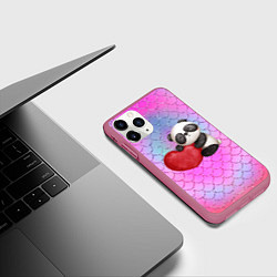 Чехол iPhone 11 Pro матовый Милая панда с сердечком, цвет: 3D-малиновый — фото 2