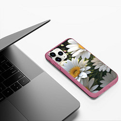 Чехол iPhone 11 Pro матовый Ромашки на лугу, цвет: 3D-малиновый — фото 2