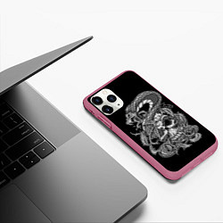 Чехол iPhone 11 Pro матовый Cobra and skull, цвет: 3D-малиновый — фото 2