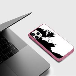 Чехол iPhone 11 Pro матовый Волчий вой в горах, цвет: 3D-малиновый — фото 2