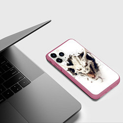 Чехол iPhone 11 Pro матовый Белый дракон выглядывает из стены, цвет: 3D-малиновый — фото 2