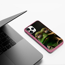 Чехол iPhone 11 Pro матовый Зудамчевый Пепе, цвет: 3D-малиновый — фото 2