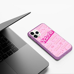Чехол iPhone 11 Pro матовый Виктория - паттерн Барби розовый, цвет: 3D-фиолетовый — фото 2