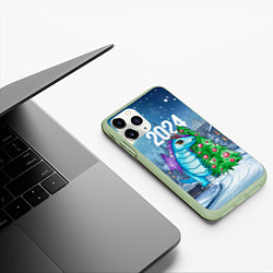 Чехол iPhone 11 Pro матовый Дракон у новогодней елки 2024, цвет: 3D-салатовый — фото 2